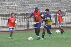 Imbangi Arema Modal...