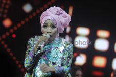 Desy Berikan Sentuhan...