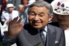 Kaisar Akihito Didesak...