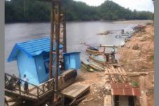 Sungai Mahakam Surut,...