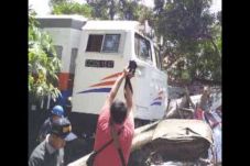 Rem Bermasalah, Lokomotif...