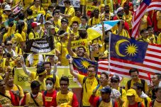 Ribuan Demonstran Ajak...