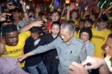 Mahathir Muncul di Demonstrasi...