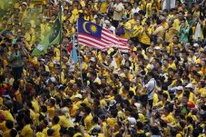 16 Demonstran Anti Najib...