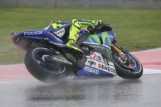 Rossi Menang Sensasional...