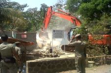 Bangunan Liar di Tanah...
