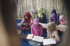 Rela Abdikan Diri Melawan...