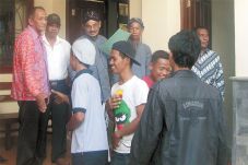 Warga Warak Lor Tuntut...