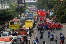 Jelang Demo, Arus Lalu...