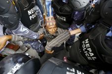 Polisi Nepal Tembak...