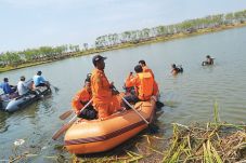 Kejar Ikan, Buruh Tenggelam...