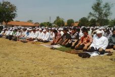 Kemarau Panjang, Ribuan...