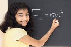 Gadis 12 Tahun di Inggris...