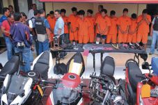 Belasan Bandit Jalanan...