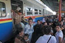 PT KAI Berikan Harga...