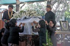 Istri Cerdas Penentram...