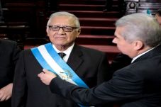 Presiden Perez Lengser,...