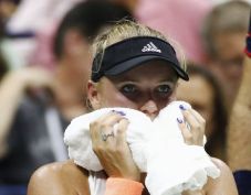 Tersungkur, Wozniacki...