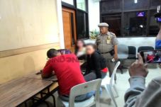 Mengaku Sarah Azhari,...