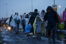 4.000 Imigran Seberangi...