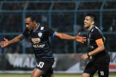 Lumat Sriwijaya, Arema...