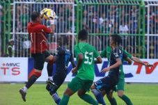 Persib Bandung vs Persebaya...