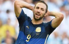 Higuain Tak Gubris Panggilan...