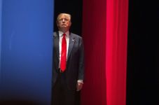 Donald Trump Jadi Miliarder...