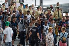 Ribuan Imigran Tiba...