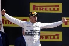Hamilton Menang, Mercedes...