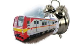 Penumpang KRL Dilayani...