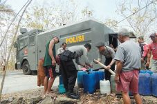 Gunakan Mobil Water...