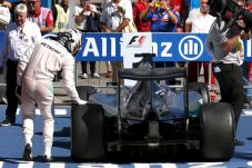 Mercedes Bantah Terobos...