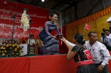 Jadi Sejarah, Suu Kyi...