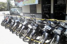 Mengaku Polisi, Rinto...