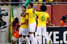 Brasil Pesta Gol ke...