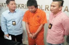 Cuma Dilayani Sekali,...