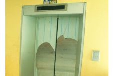 Lift di Pusat Pasar...