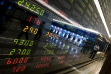 Bursa Global Berguguran,...