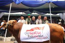 Astra Serahkan Lebih...
