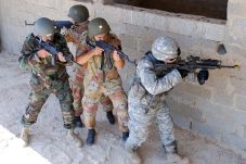 Tentara Mesir Bunuh...
