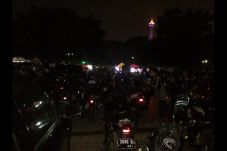 Konser Bon Jovi, Parkir...