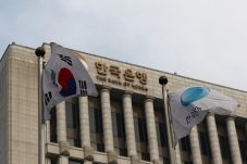 Korea Selatan Pertahankan...