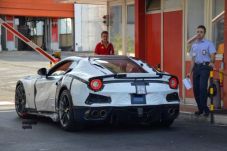 Penampakan Ferrari F12...