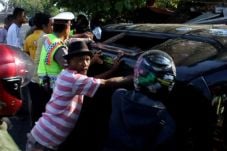Mobil Pengantar Calon...