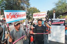 Penghuni Sriwedari Diminta...