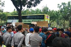 Datangi Kantor Ahok,...