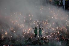 Lawan Persebaya United...