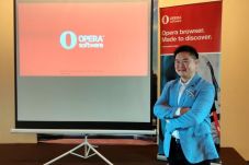 Opera Perkenalkan Model...