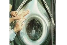 Mencium Hajar Aswad